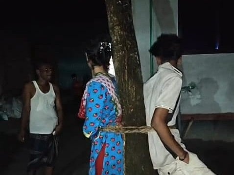 রাজবাড়ী সদর উপজেলায় এক তরুণ ও গৃহবধূকে গাছের সঙ্গে বেঁধে রাখা হয়। গত শনিবার মধ্যরাতের ঘটনা