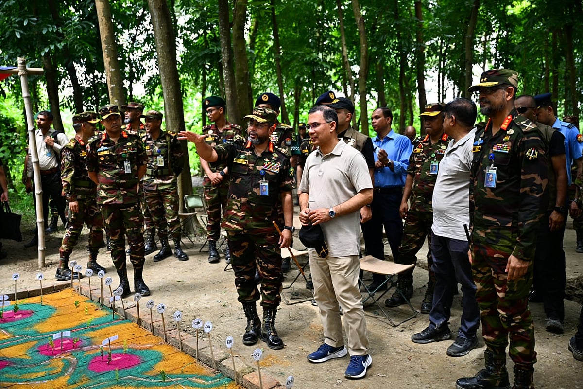 প্রধানমন্ত্রী তারেক রহমান আজ মঙ্গলবার বাংলাদেশ সেনাবাহিনীর গ্রীষ্মকালীন মহড়া আকস্মিক পরিদর্শন করেন