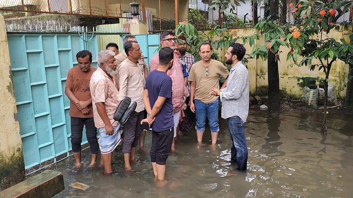 শিশুটির মৃত্যুর খবর পেয়ে ঘটনাস্থলে যান ময়মনসিংহ সিটি করপোরেশনের প্রশাসক মো. রুকুনোজ্জামান। আজ বুধবার সকাল সাড়ে ৯টার দিকে নগরের ব্রহ্মপল্লী এলাকায়