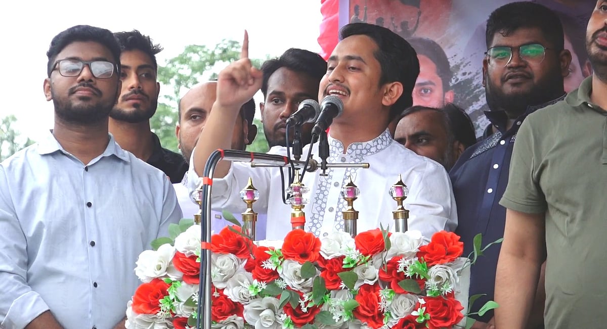 টাঙ্গাইলের কালিহাতী উপজেলা সদরে পদযাত্রা শেষে পথসভায় বক্তব্য দেন জাতীয় নাগরিক পার্টির উত্তরাঞ্চলের মুখ্য সমন্বয়কারী সারজিস আলম। বুধবার বিকেলে