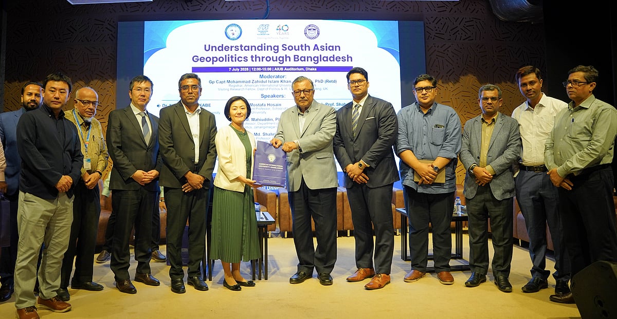 বাংলাদেশের প্রেক্ষাপটে দক্ষিণ এশিয়ার ভূরাজনীতি নিয়ে এআইইউবিতে আন্তর্জাতিক সেমিনার ও একাডেমিক সংলাপ