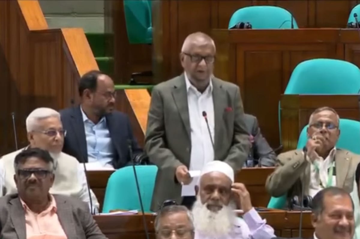 জাতীয় সংসদে প্রবাসীকল্যাণ ও বৈদেশিক কর্মসংস্থানমন্ত্রী আরিফুল হক চৌধুরী