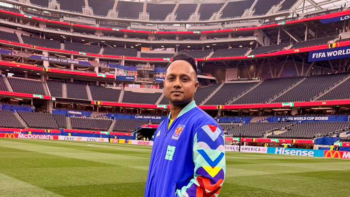 বিশ্বকাপে ফুটবলারদের প্রবেশের সময় প্রটোকল দেন বাংলাদেশের তৌহিদুল