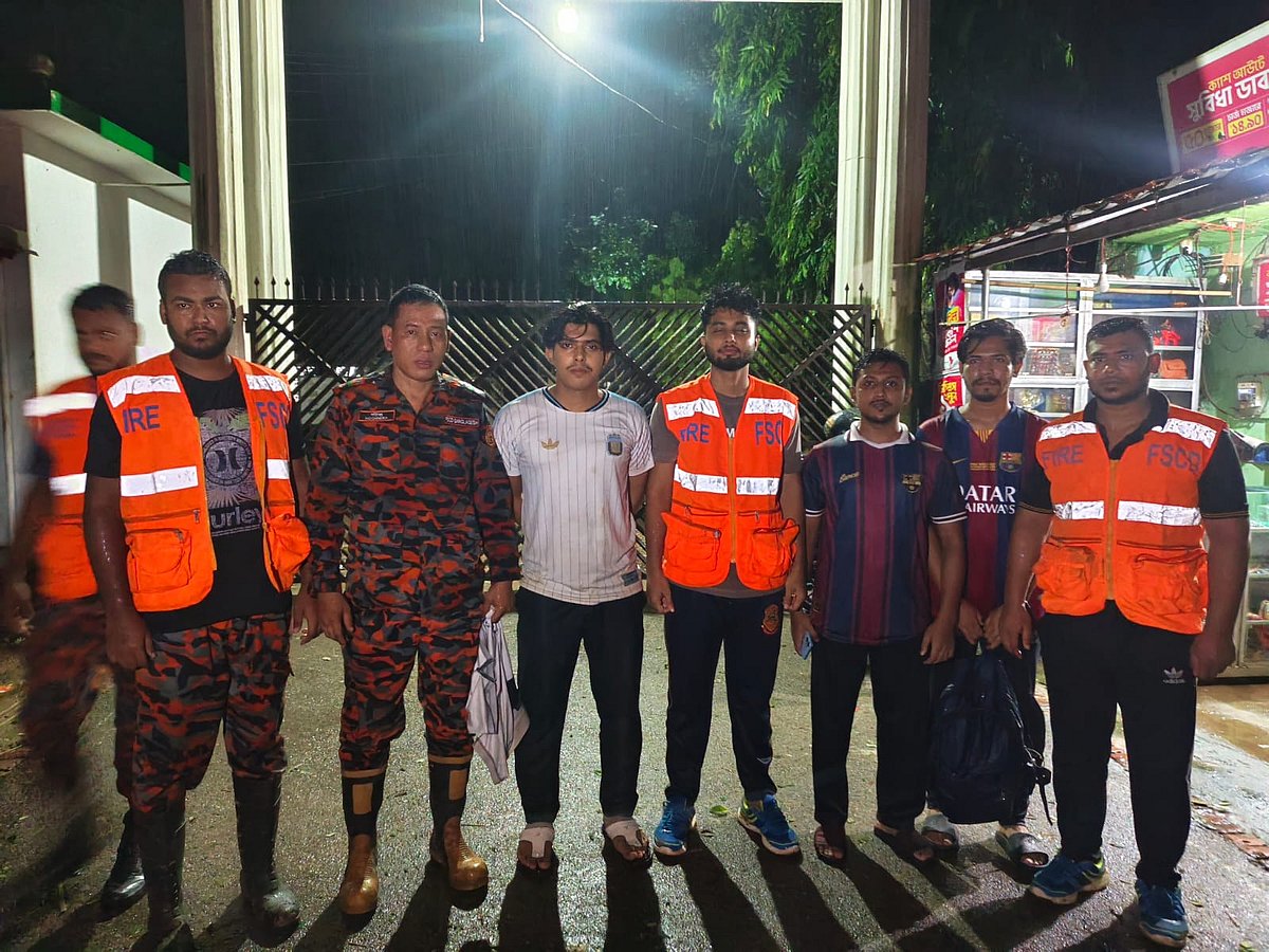 সীতাকুণ্ডে ঝরনায় আটকে গেলেন চার পর্যটক, ৯৯৯–এ ফোনের পর উদ্ধার