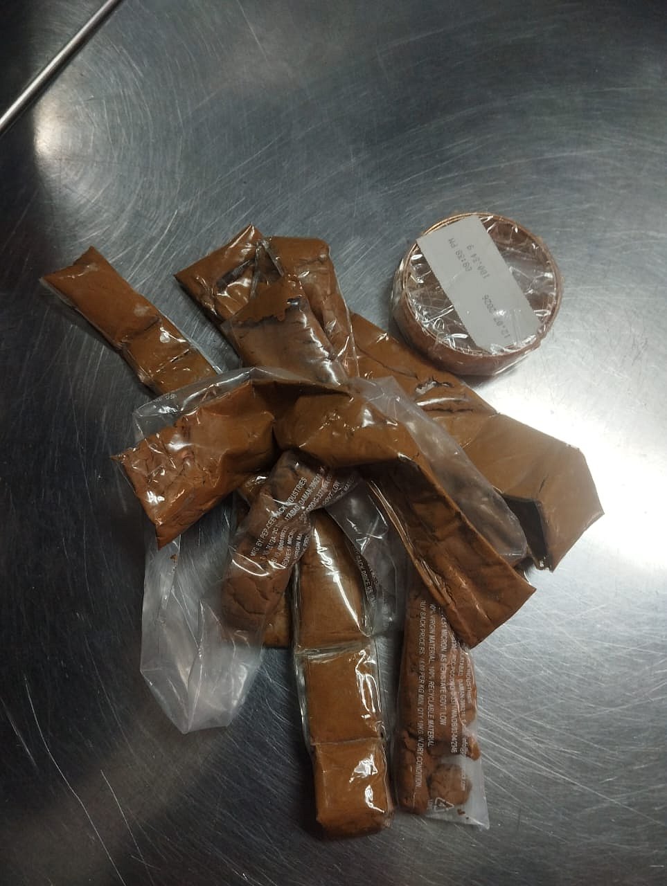 উদ্ধার হওয়া গলিত সোনা ও অলংকার