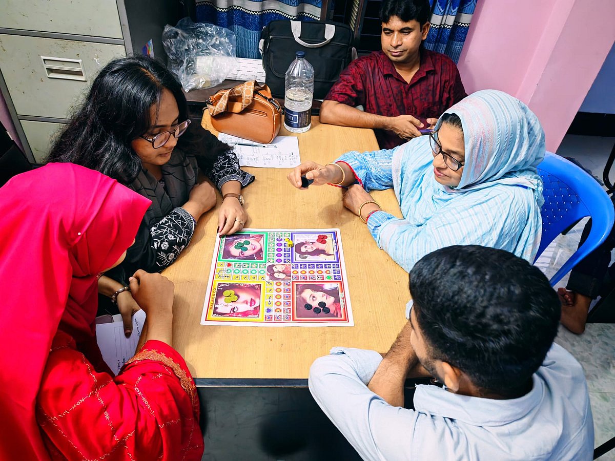 বৃষ্টিস্নাত সন্ধ্যায় ইনডোর গেমস ও খিচুড়ি আড্ডা