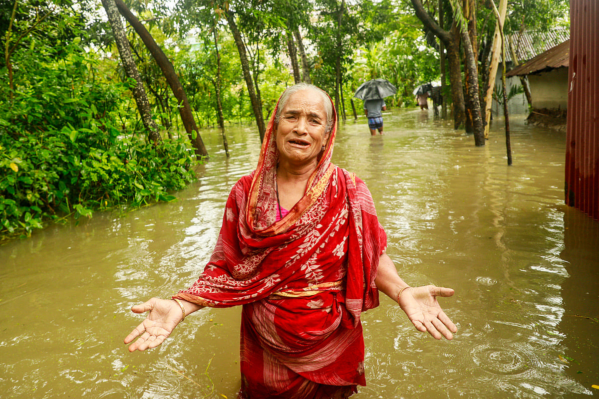 ‘ও বাপ, আঁর ঘর আর নাই, কিছু বাঁচাইত ন পারি’