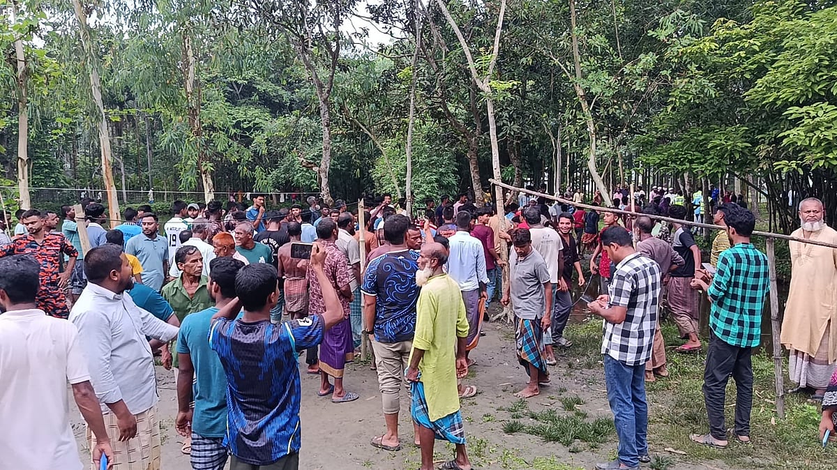 দুই পক্ষের মধ্যে সংঘর্ষের ঘটনা ঘটে। মঙ্গলবার বিকেলে কুড়িগ্রামের রাজারহাট উপজেলার উমর মজিদ ইউনিয়নের ডাংঘাট গ্রামে