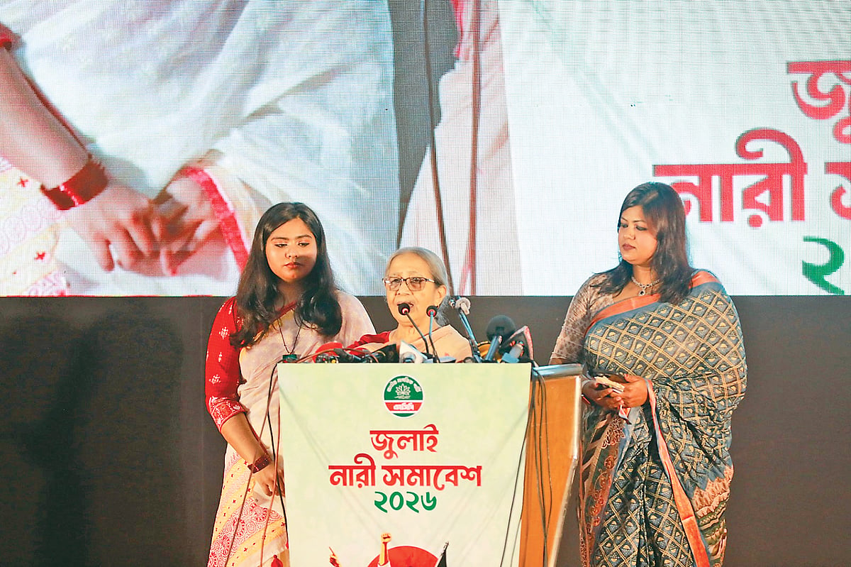 প্রধান অথিতির বক্তব্য দেন সাবেক অন্তর্বর্তী সরকারের উপদেষ্টা ফরিদা আখতার। গতকাল রাজধানীর কাকরাইলে ইনস্টিটিউশন অব ডিপ্লোমা ইঞ্জিনিয়ার্সে ‘জুলাই নারী সমাবেশ ২০২৬’–এ