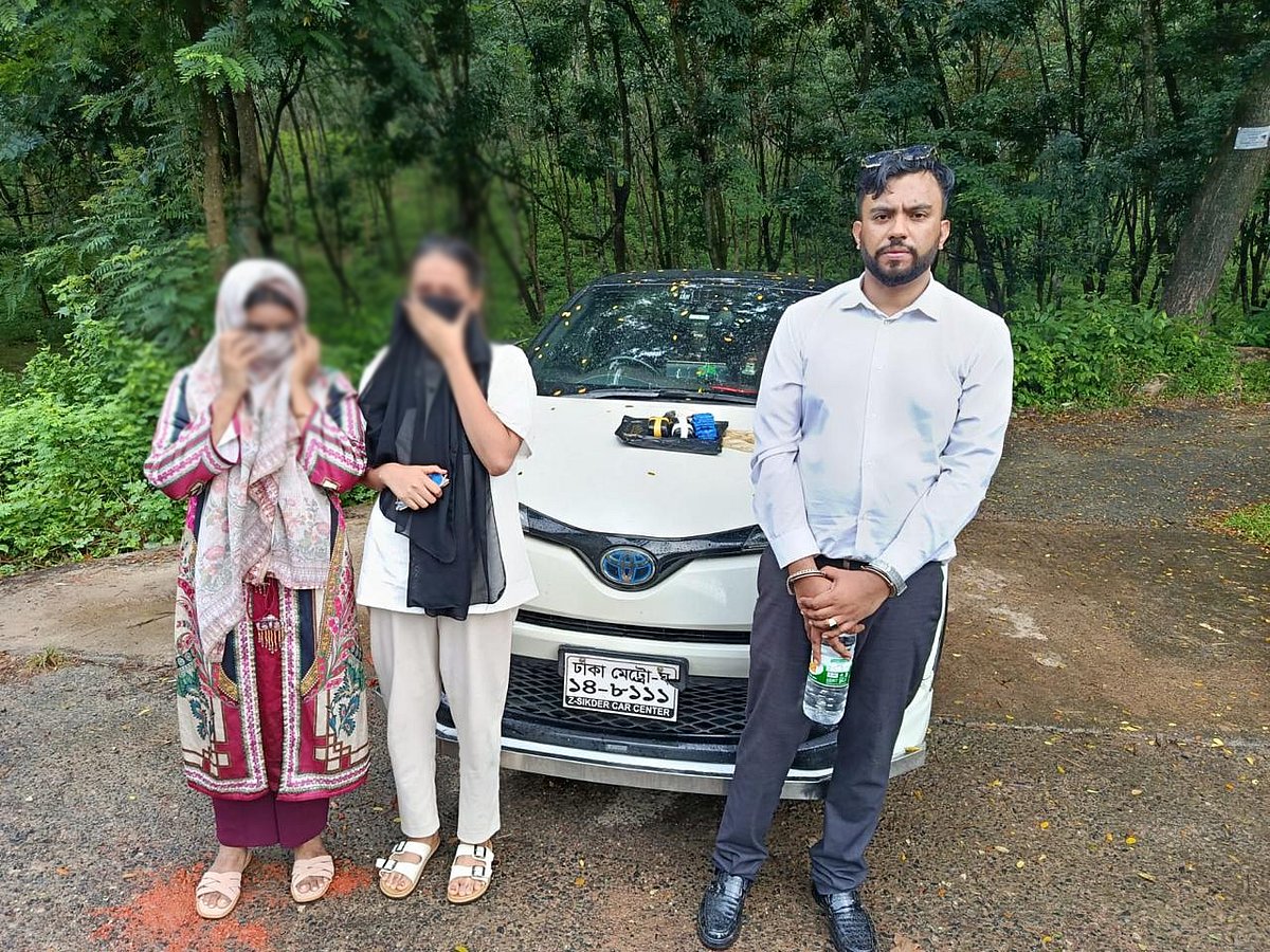 কক্সবাজারের রামুতে ইয়াবাসহ গ্রেপ্তার তিন জন। আজ সকালে তোলা