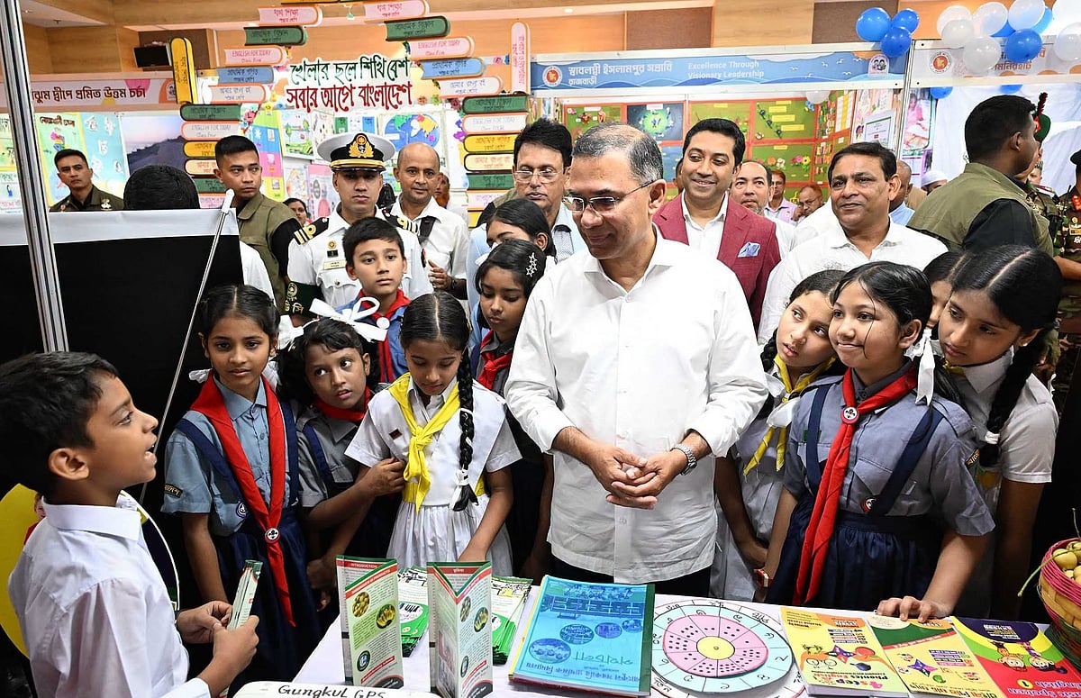 প্রধানমন্ত্রী তারেক রহমান আজ বুধবার রাজধানীর আগারগাঁওয়ে বাংলাদেশ-চীন মৈত্রী সম্মেলন কেন্দ্রে ‘প্রাথমিক শিক্ষা পদক-২০২৬’ প্রদান অনুষ্ঠানে শিশু শিক্ষার্থীদের সঙ্গে