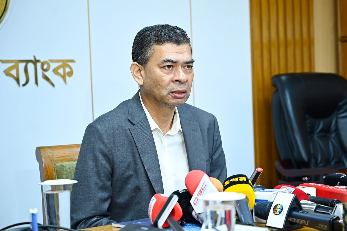 আজ বুধবার বাংলাদেশ ব্যাংকের প্রধান কার্যালয়ে বিএফআইইউয়ের বার্ষিক প্রতিবেদন প্রকাশ অনুষ্ঠানে বিএফআইইউয়ের প্রধান ইখতিয়ার উদ্দিন মোহাম্মদ মামুন বক্তব্য রাখছেন