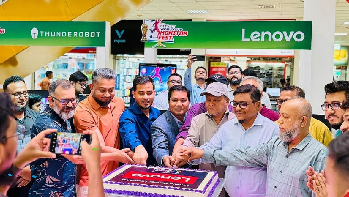 নতুন মডেলের মনিটর উন্মোচন অনুষ্ঠানে অতিথিরা