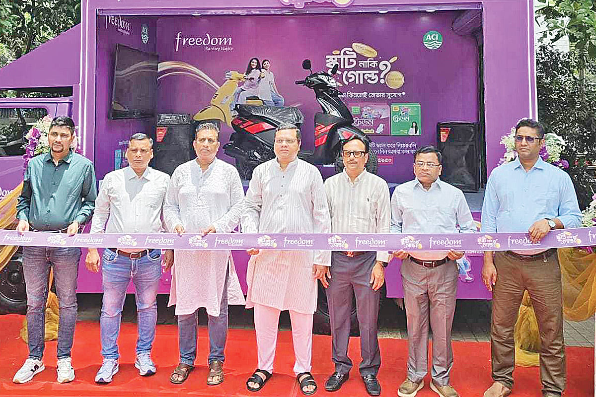 রাজধানীর তেজগাঁও শিল্প এলাকায় এসিআই সেন্টারে সম্প্রতি নারীস্বাস্থ্য সুরক্ষা ব্র্যান্ড ফ্রিডমের ‘স্কুটি নাকি গোল্ড?’ শীর্ষক মেগা কনজুমার ক্যাম্পেইনের বিজয়ী সম্মাননা ক্যারাভান শুরু হয়েছে। ক্যারাভানের উদ্বোধনী অনুষ্ঠানে এসিআই হাইজিন বিজনেস বিভাগের ব্যবসা পরিচালক খন্দকার ইশতিয়াক আহমেদ এবং বিক্রয় মহাব্যবস্থাপক মো. মিজানুর রহমানসহ ঊর্ধ্বতন কর্মকর্তারা উপস্থিত ছিলেন।