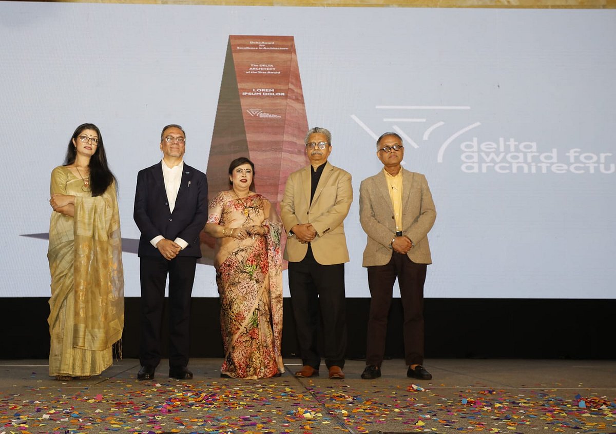 বোতাম টিপে ‘ডেল্টা অ্যাওয়ার্ড ফর আর্কিটেকচার’ এর লোগো উদ্বোধন করা হয়। বনানীর একটি হোটেল। ১৬ জুলাই