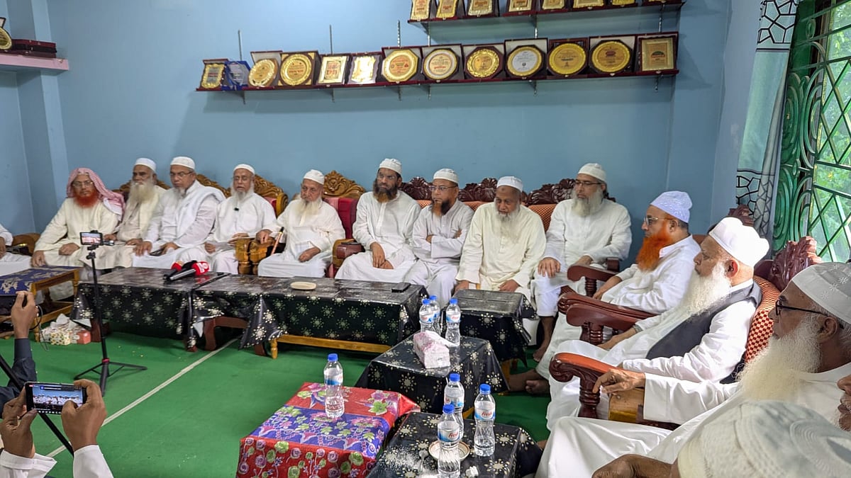 চট্টগ্রামের ফটিকছড়ির জামেয়া আজিজুল উলুম বাবুনগর মাদ্রাসায় হেফাজতের আমির আল্লামা মুহিব্বুল্লাহ বাবুনগরীর সভাপতিত্বে মতবিনিময় সভা অনুষ্ঠিত হয়। ১৬ জুলাই ২০২৬
