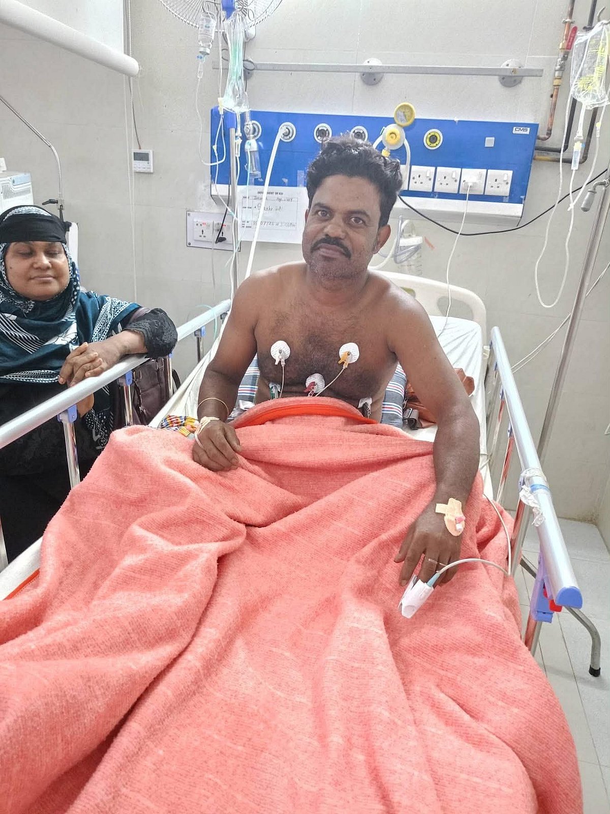 সাপের কামড় খেয়ে নিজেই হাসপাতালে চিকিৎসা নিচ্ছেন ‘বিষঝাড়া ওঝা’