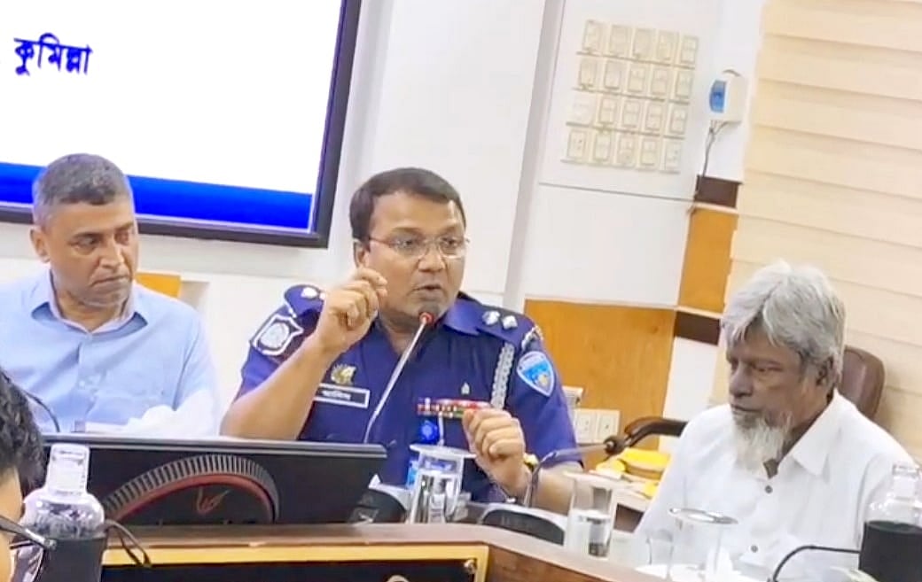 কুমিল্লায় জুলাই শহীদ দিবসের আলোচনা সভায় পুলিশ সুপার মো. আনিসুজ্জামান। গত বৃহস্পতিবার জেলা প্রশাসনের কার্যালয়ে