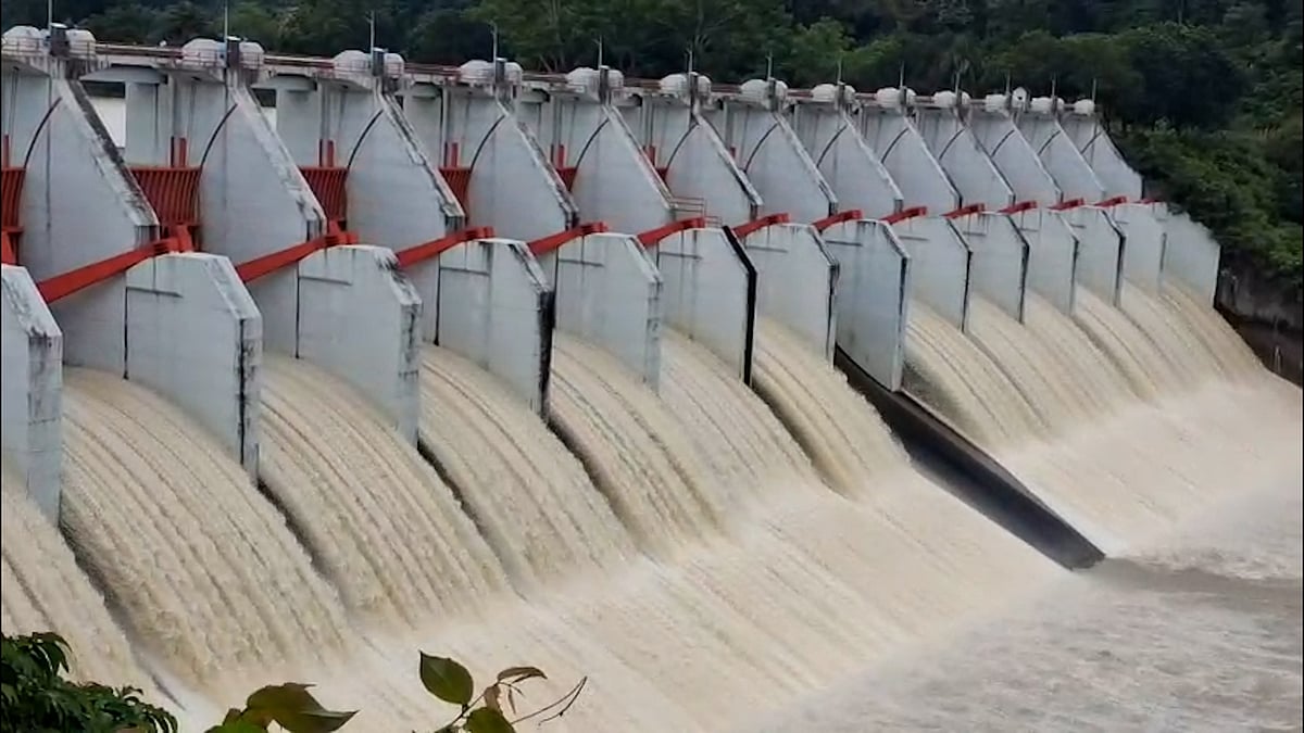 কাপ্তাই হ্রদে পানি বেড়েছে, খোলা হলো বাঁধের ১৬টি গেট