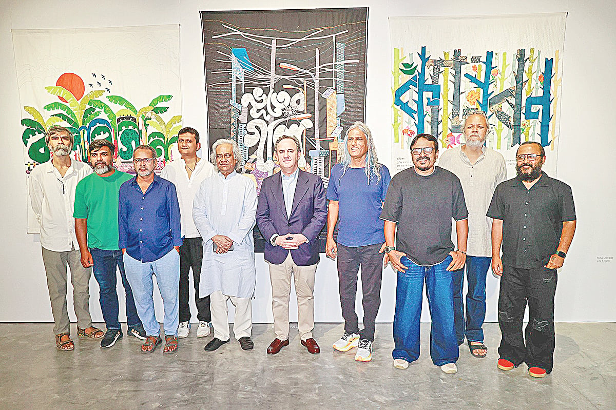 শিল্পীর ভাষায় উঠে এল বাণিজ্যিক নকশা