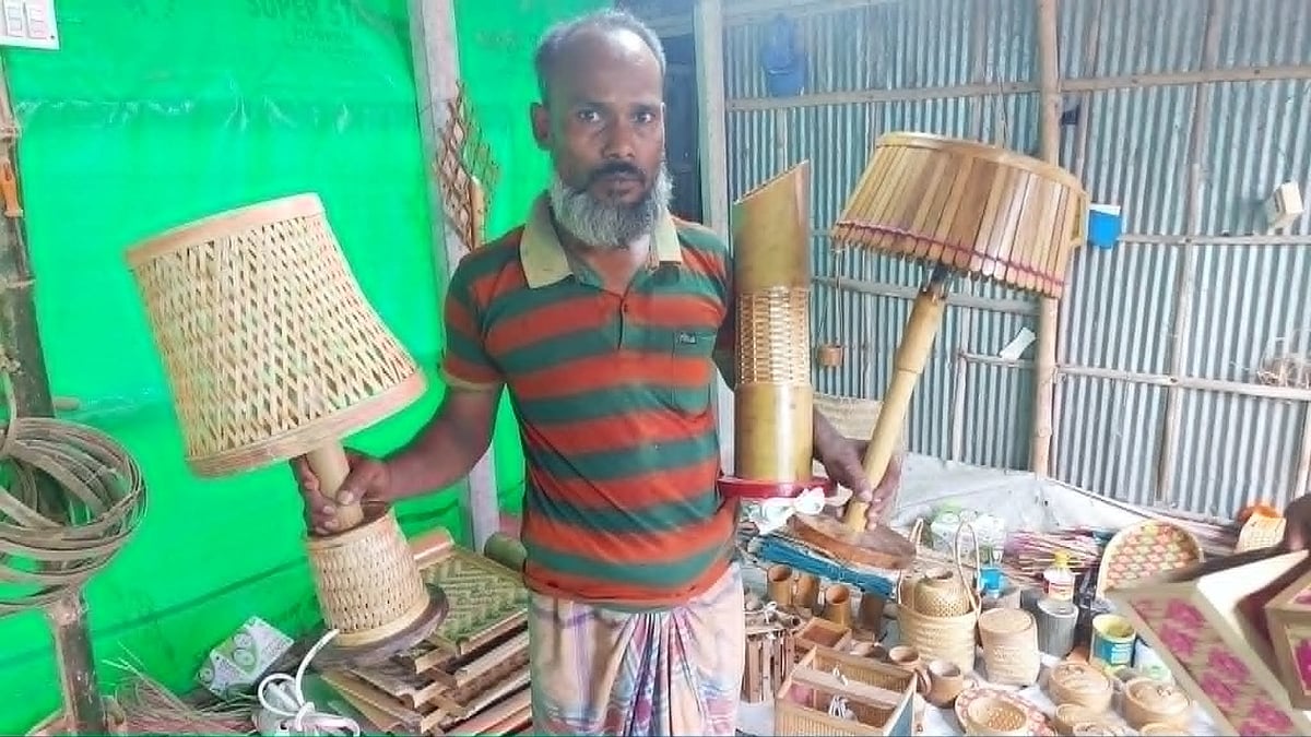 দিনমজুর থেকে উদ্যোক্তা, বাঁশের হস্তশিল্পে সফল হাজীমুল