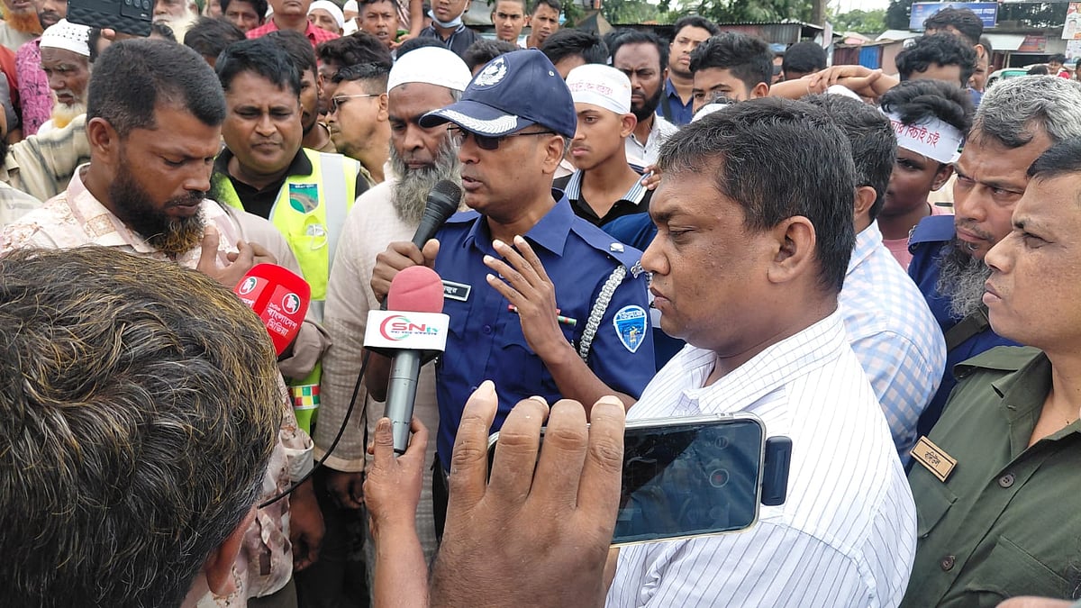 প্রসাশনের আশ্বাসে আজ রোববার দুপুরে ব্রাহ্মণবাড়িয়ার সরাইলে ঢাকা-সিলেট মহাসড়ক অবরোধ প্রত্যাহার করেছেন বিক্ষোভকারীরা