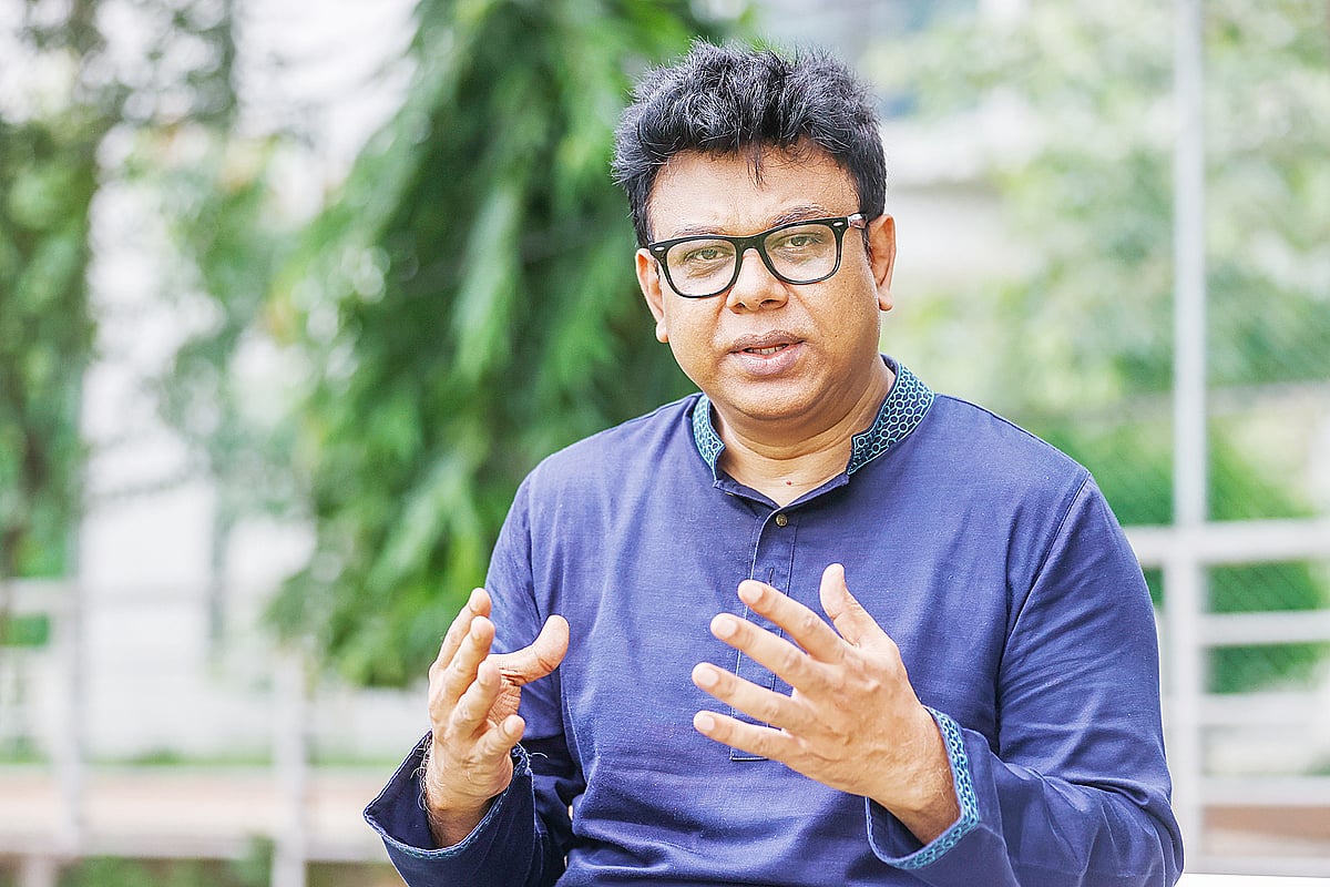 বলিষ্ঠ নেতৃত্ব ছাড়া ঢাকাকে বদলানো সম্ভব নয়