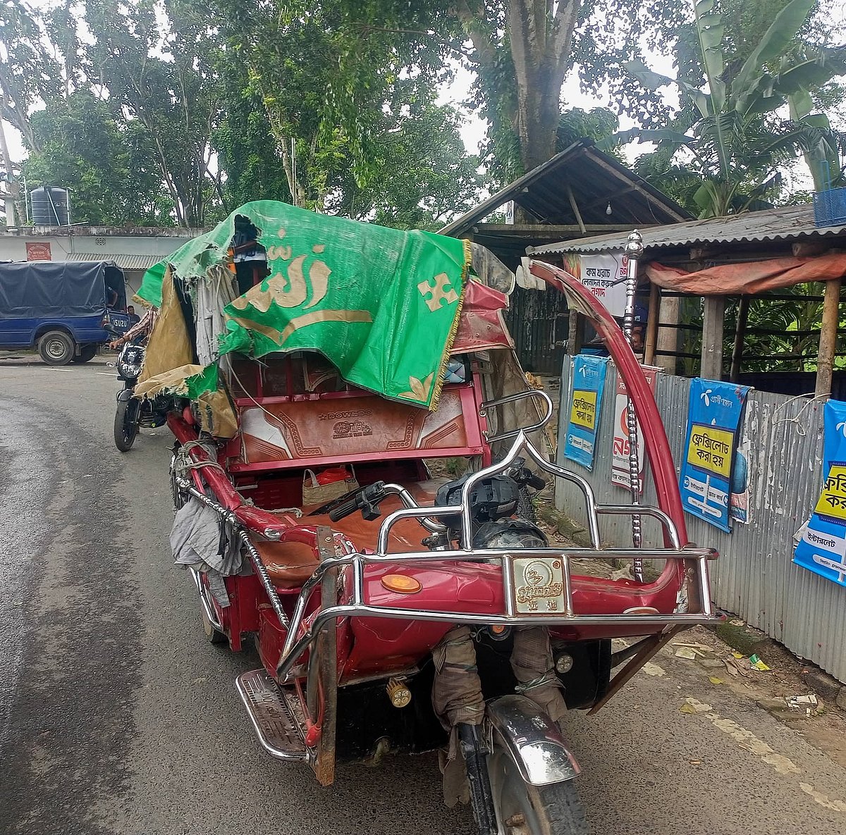 বাগমারায় ট্রাকের ধাক্কায় ৬ শিক্ষার্থী আহত, স্নাতক পরীক্ষা দিতে পারলেন না