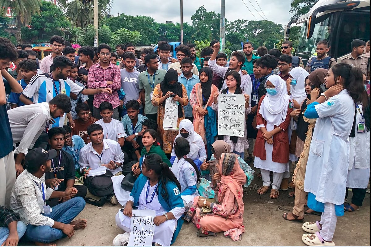 বিপর্যস্ত শিক্ষা, ক্ষুব্ধ শিক্ষার্থী
