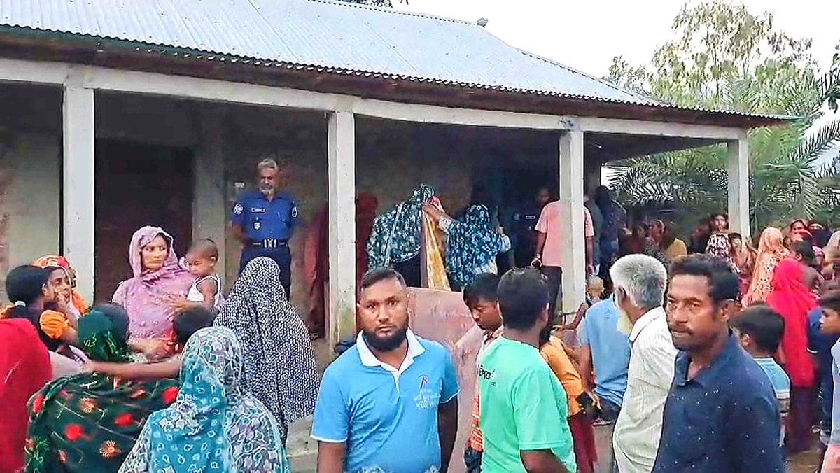 নাটোরে অন্তঃসত্ত্বা স্ত্রীকে কুপিয়ে হত্যার অভিযোগে যুবক আটক