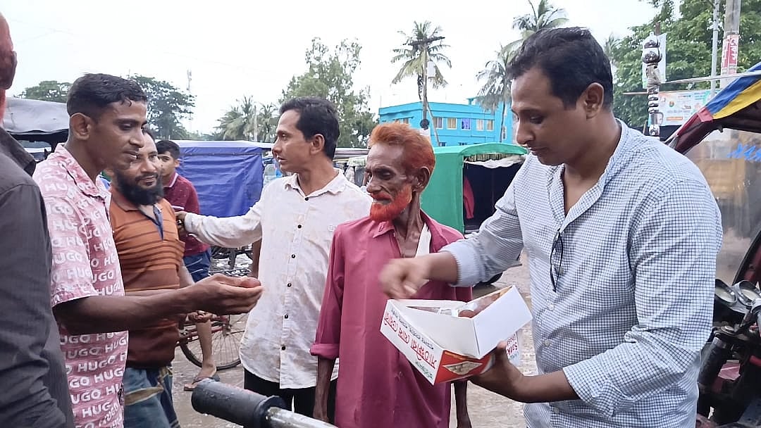 সংসদ সদস্য গাজী নজরুল ইসলামকে জামায়াত থেকে বহিষ্কারের খবরে সাতক্ষীরার শ্যামনগরে মিষ্টি বিতরণ করা হয়। বুধবার সন্ধ্যায় শ্যামনগর চৌরাস্তা মোড়ে