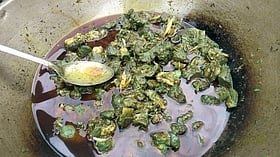 রান্নার সময় সবুজ হয়ে যাচ্ছিল গরুর মাংস, কড়াই নিয়ে গেলেন থানায়