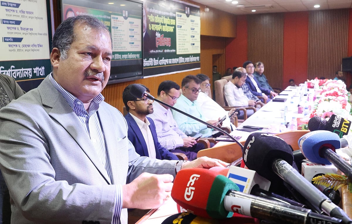 শহীদ রাষ্ট্রপতি জিয়াউর রহমানের ৪৫তম শাহাদাতবার্ষিকী উপলক্ষে ইউনিভার্সিটি টিচার্স অ্যাসোসিয়েশন অব বাংলাদেশ (ইউট্যাব) জগন্নাথ বিশ্ববিদ্যালয় শাখার উদ্যোগে আয়োজিত ‘শহীদ প্রেসিডেন্ট জিয়াউর রহমান ও বাংলাদেশি জাতীয়তাবাদ’ শীর্ষক সেমিনারে বক্তব্য দেন তথ্য ও সম্প্রচারমন্ত্রী জহির উদ্দিন স্বপন। ২২ জুলাই, ২০২৬