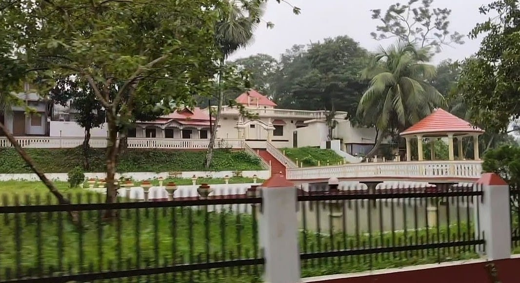 সিলেটের বিয়ানীবাজারের জলঢুপ পাতন গ্রামে এক প্রবাসীর বাড়ি। সম্প্রতি তোলা ছবি