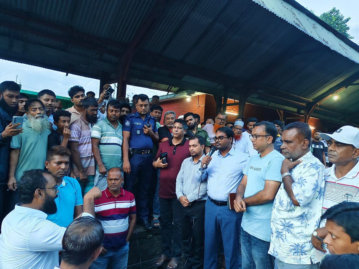 কুষ্টিয়ার অতিরিক্ত জেলা প্রশাসক (সার্বিক) জাকির হোসেন দাবি পূরণের আশ্বাস দিলে আন্দোলনকারীরা অবরোধ প্রত্যাহার করেন। বৃহস্পতিবার সন্ধ্যায় কুষ্টিয়ার খোকসা রেলওয়ে স্টেশনে