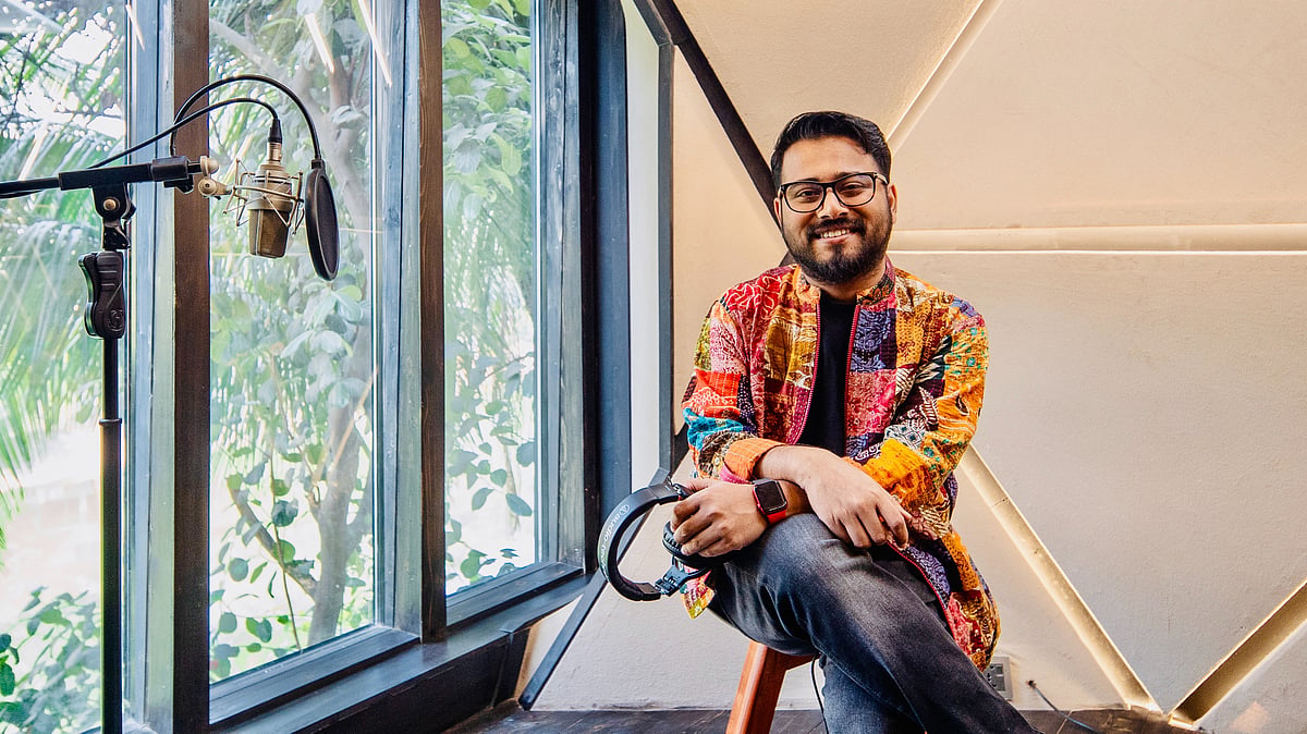 কিবোর্ড বাজিয়ে ৫০০ টাকা থেকে লাখ টাকার সম্মানী