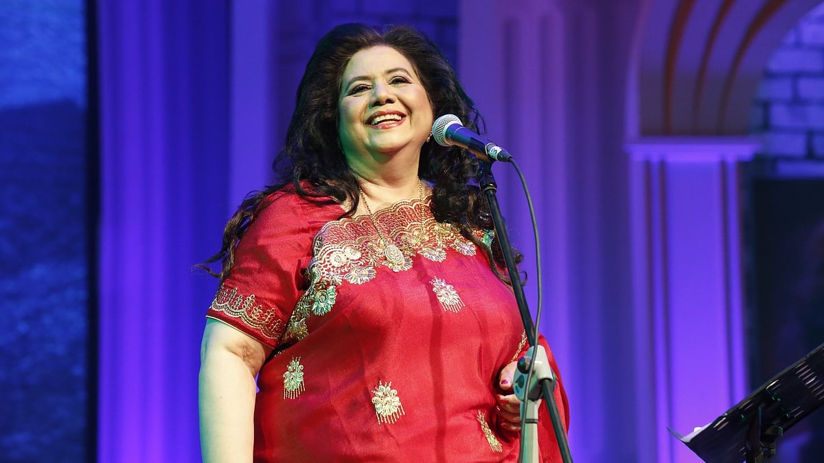 শ্রাবণের সন্ধ্যায় সুরে ভাসালেন রুনা লায়লা