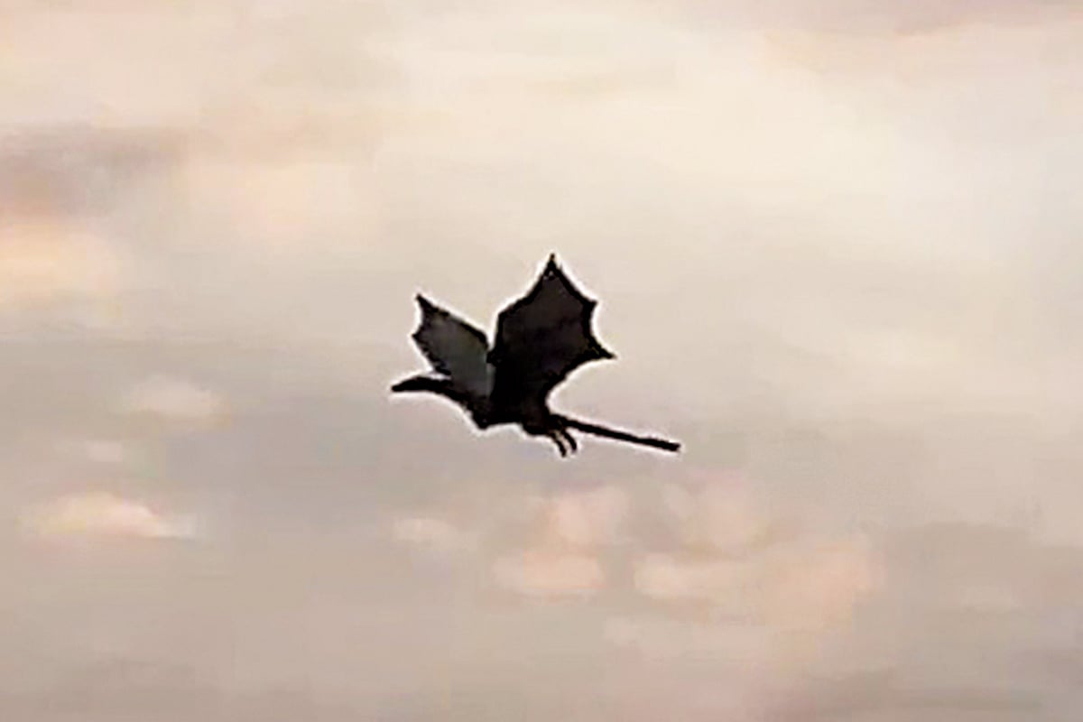 গ্লাসগোর আকাশে উড়ছে ড্রাগন