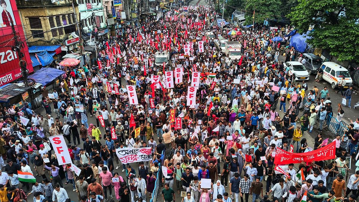 শিক্ষামন্ত্রীর পদত্যাগসহ বিভিন্ন দাবিতে কলকাতায় বড় বিক্ষোভ
