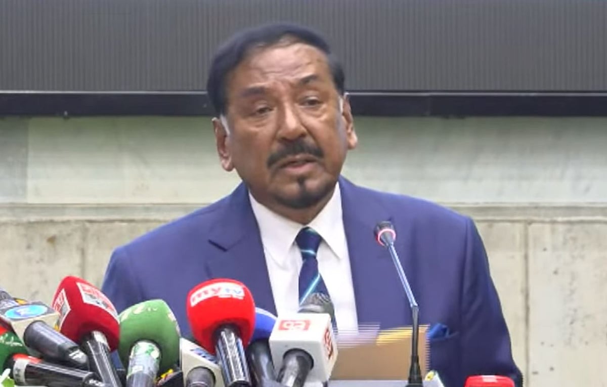 স্পিকার হাফিজ উদ্দিন আহমদ। আজ শুক্রবার সংসদ ভবনে