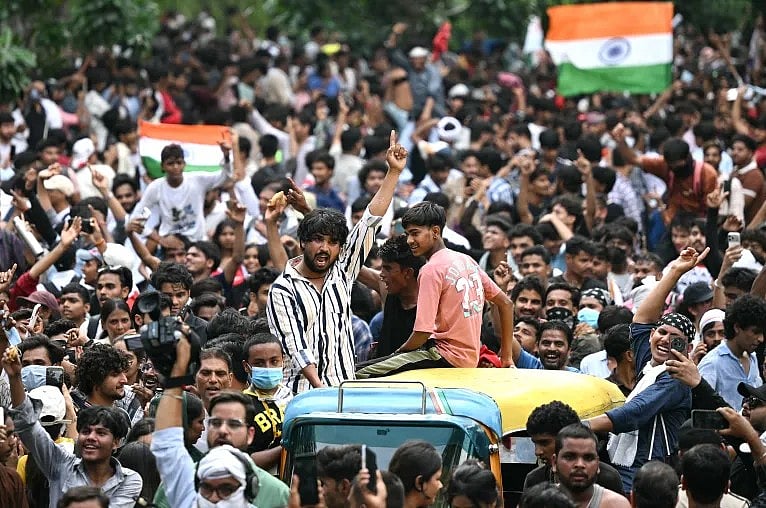 সরকারের ওপর ‘আস্থা রেখে’ আন্দোলন প্রত্যাহার করল ককরোচ পার্টি