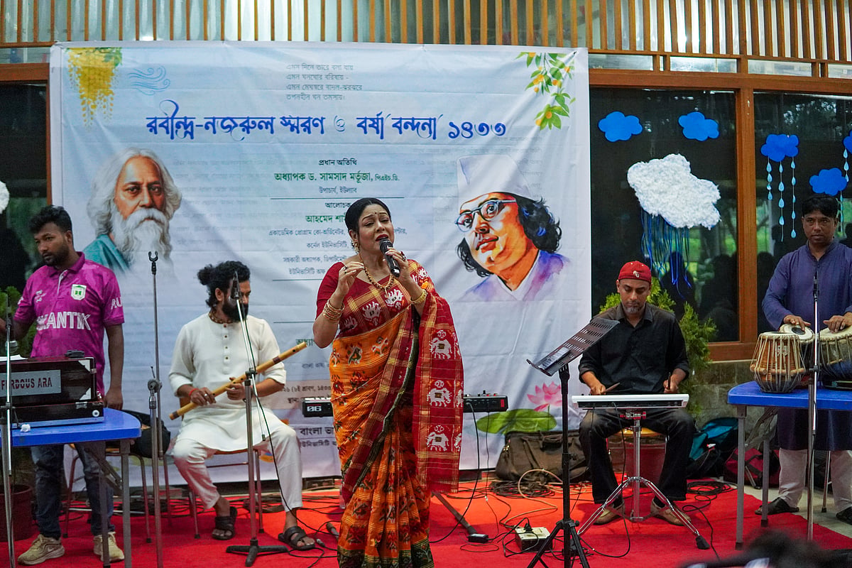 অনুষ্ঠানের অন্যতম আকর্ষণ ছিল প্রখ্যাত নজরুলসংগীতশিল্পী ফেরদৌস আরার পরিবেশনা