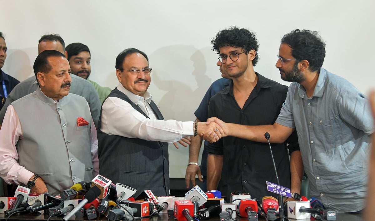 সরকারের ওপর ‘আস্থা রেখে’ আন্দোলন প্রত্যাহার করল ককরোচ পার্টি