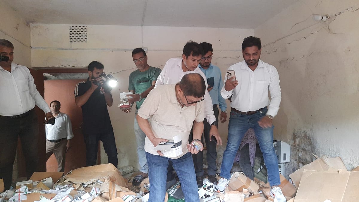 মোরেলগঞ্জ উপজেলা স্বাস্থ্য কমপ্লেক্সে স্বাস্থ্যমন্ত্রী। আজ শনিবার বেলা ১১টায়