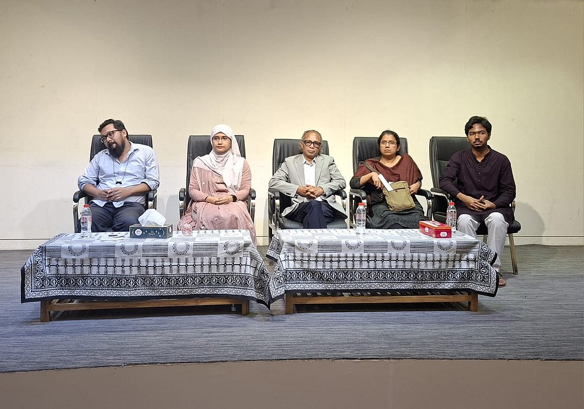জাতীয় জাদুঘরে প্রদর্শনী শেষে আলোচনায় বক্তারা। ২৬ জুলাই