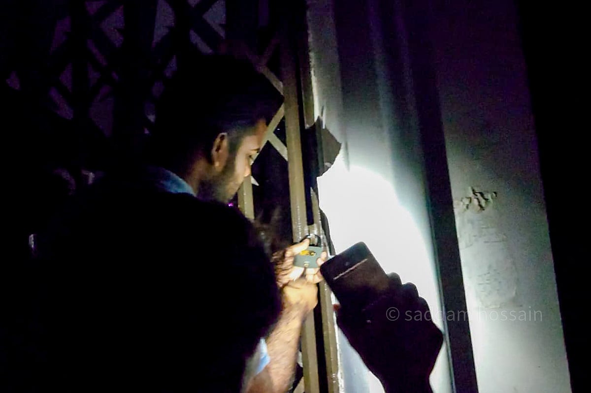 খুলনা বিশ্ববিদ্যালয়ের আন্দোলনরত শিক্ষার্থীরা গতকাল শনিবার প্রশাসনিক ভবনসহ সব ভবনের তালা খুলে দিয়েছেন