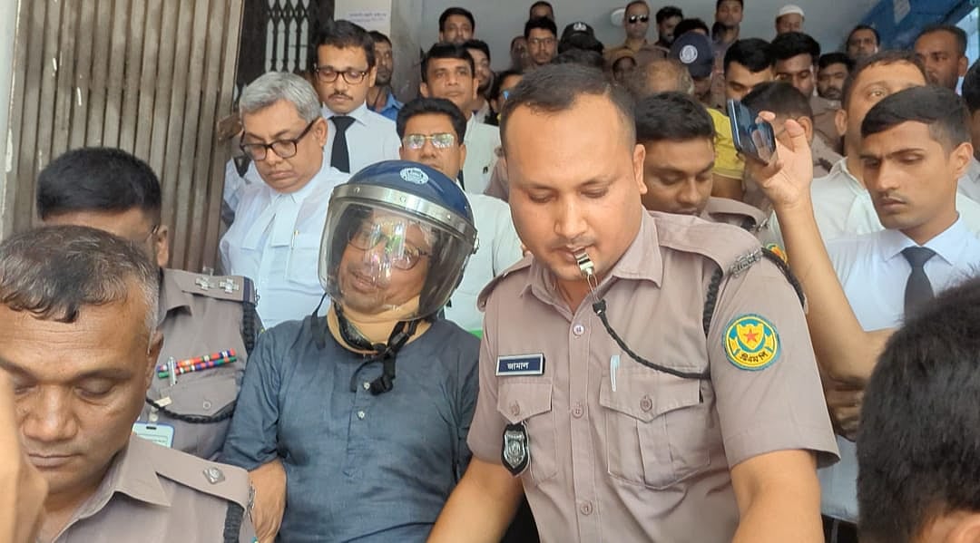 হোসেন হত্যা মামলায় পলকসহ কারাগারে থাকা চার আসামিকে আদালতে হাজির করা হয়। আজ রোববার ঢাকার বিশেষ জজ আদালতে