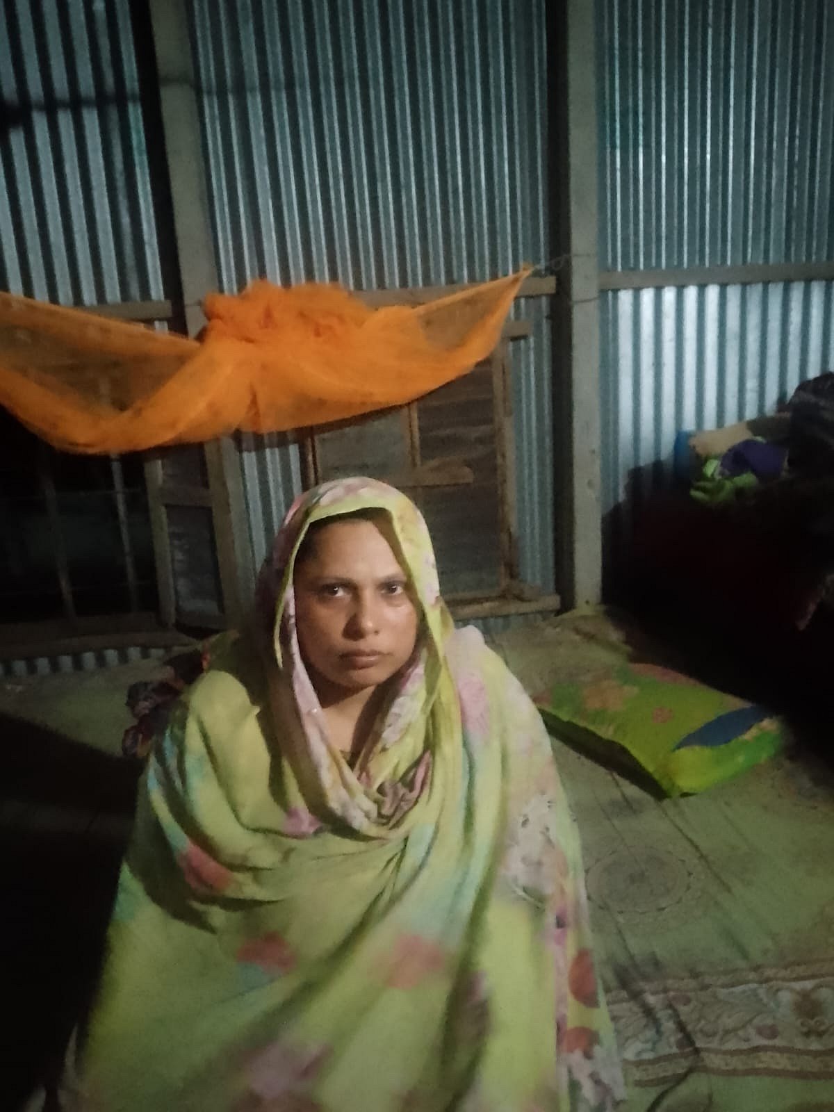 উদ্ধার হওয়া নারী মোসা. লাইজুকে তাঁর বাড়িতে পৌঁছে দেওয়া হয়