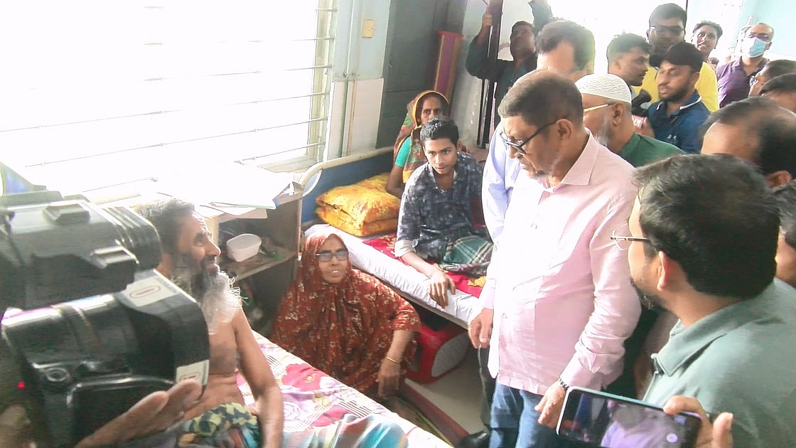 স্বাস্থ্য ও পরিবারকল্যাণমন্ত্রী সরদার মো. সাখাওয়াত হোসেন সাতক্ষীরা মেডিকেল কলেজ হাসপাতাল পরিদর্শন করেছেন।