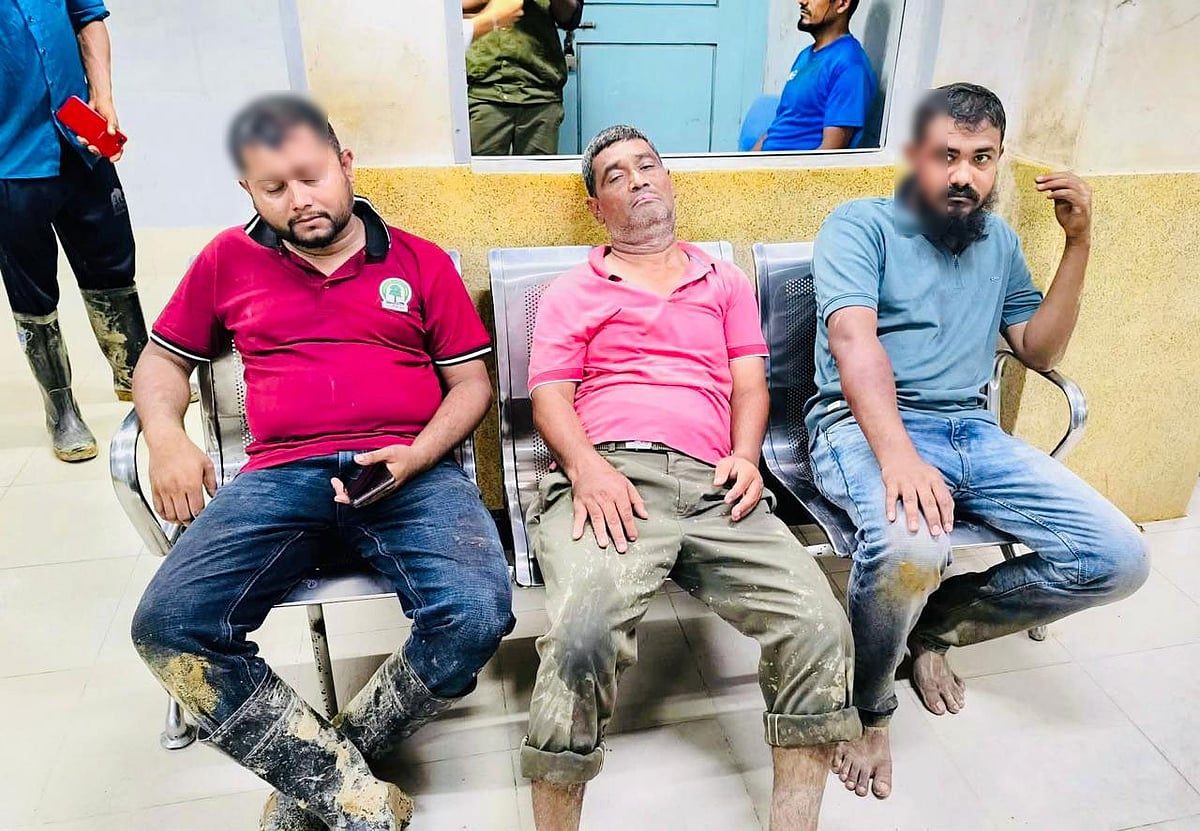 কক্সবাজারের রামুতে সন্ত্রাসীদের হামলায় আহত তিন বনকর্মী। আজ  দুপুরে